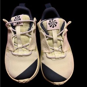 Toddler Nike shoes size 9c, used but in perfect conditions